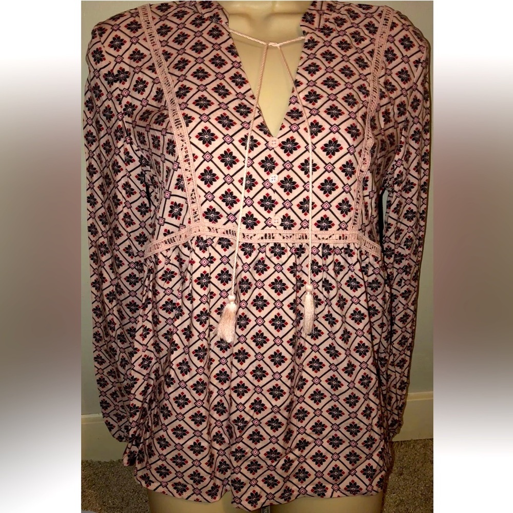 Pink floral print embroider accent tie neckline top mock button‎ Love Fire small